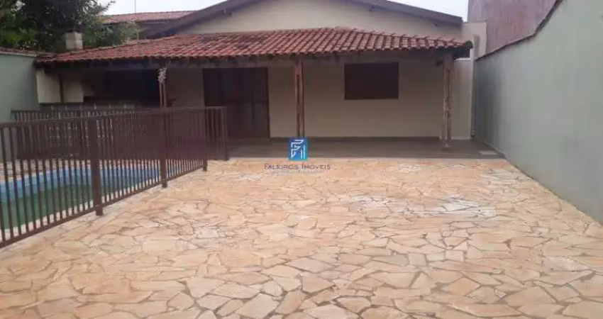 Casa com 2 suítes no parque dos lagos, piscina, área gourmet, quintal. 4 vagas