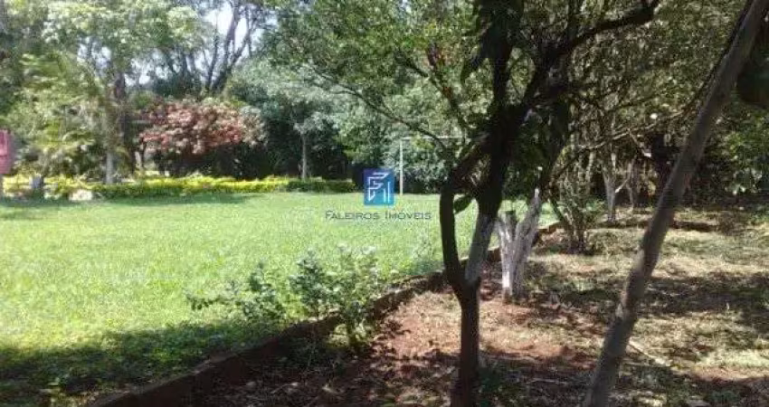 Chácara a venda com 2 dormitórios sendo 1 suíte no condomíni