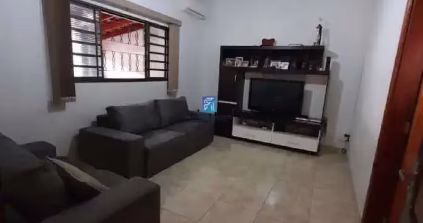 Casa a venda com 3 dormitórios sendo 1 suíte próximo do Barão de Mauá