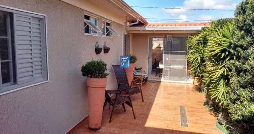 Casa a venda com 3 dormitórios sendo 1 suíte no Condomínio C