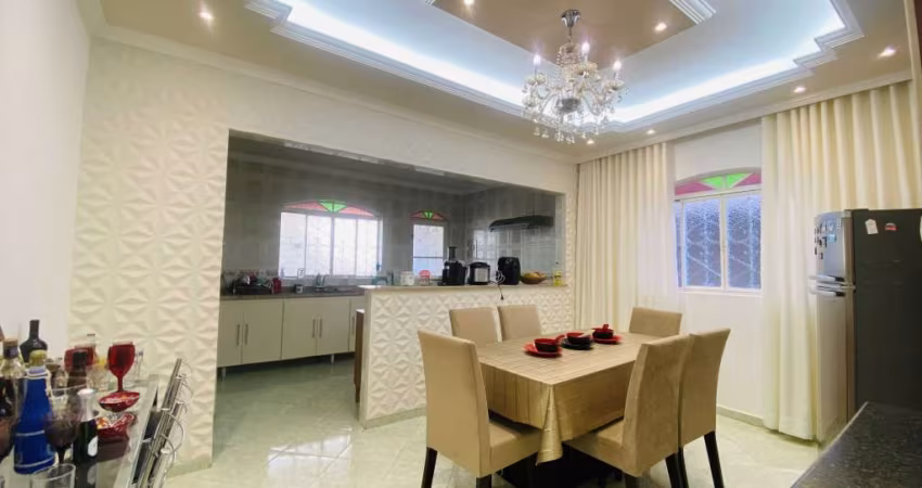 Casa com 3 quartos à venda em Contagem