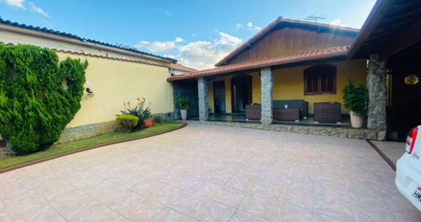 Casa com 4 quartos para alugar em Belo Horizonte