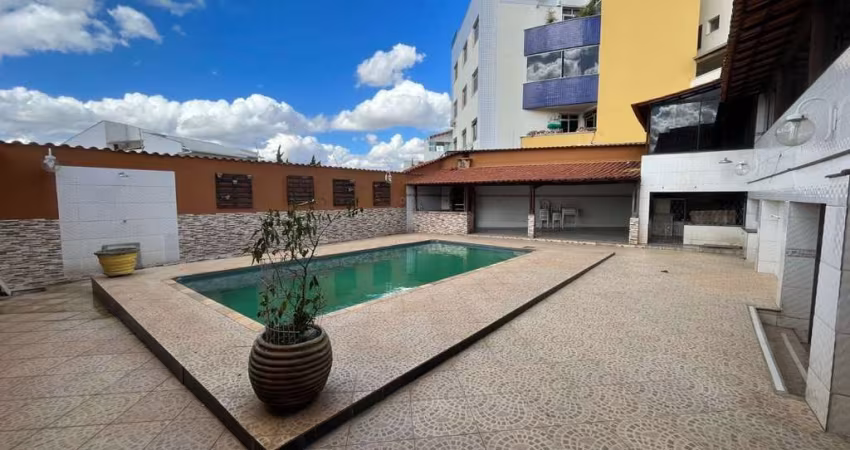 Casa com 4 quartos para alugar em Contagem