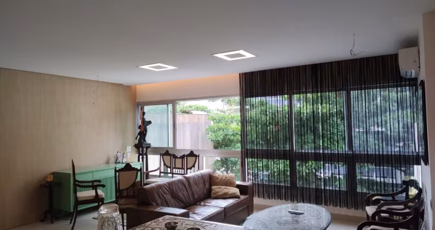 Apartamento 3 quartos para vender no Leblon Quadra da Praia, Rua General Urquiza.