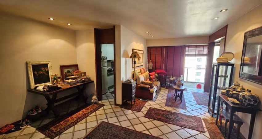 Condomínio Mirante Cinco Estrelas - Ótimo apartamento quarto e sala com excelente localização na Barra, próximo à praia e ao comércio
