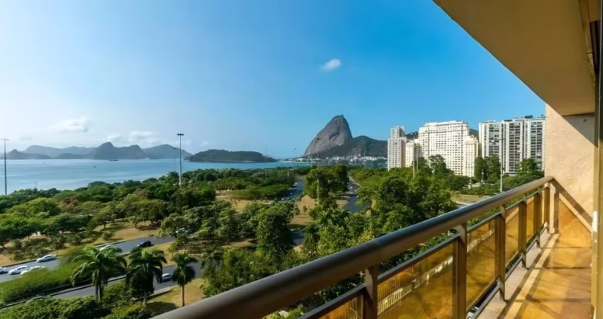 Apartamento à venda na Praia do Flamengo com 4 Quartos, 2 Banheiros e 221m².