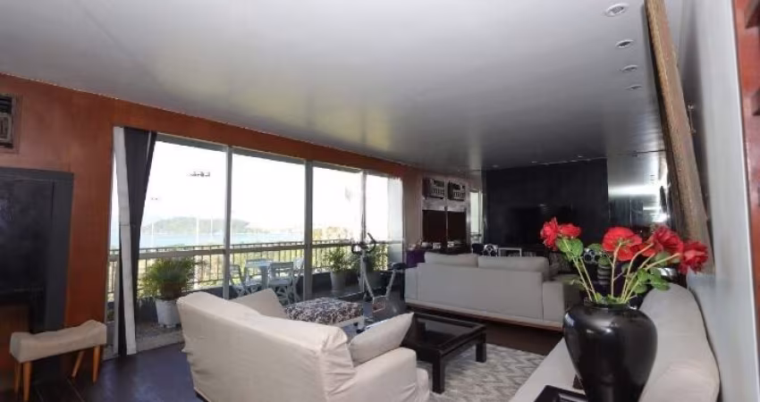 Apartamento com Vista Praia do Flamengo à venda com 4 Vagas, 3 Banheiros e 200m².