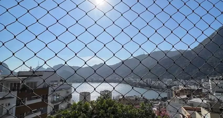 Apartamento com excelente metragem e com vista à venda na lagoa