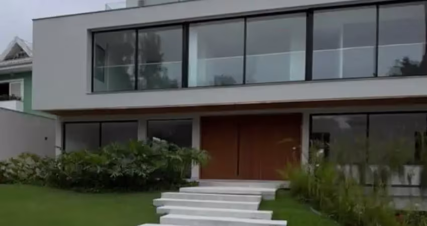 Casa Triplex de Alto Luxo à venda no Condomínio Mansões