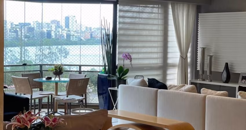 Apartamento de Andar Baixo com vista Lagoa à venda com 3 Suítes e 3 Vagas.