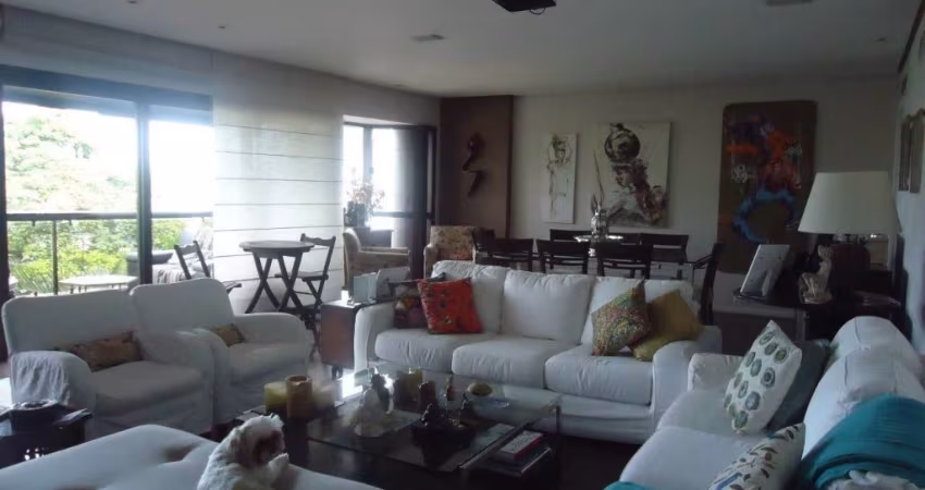 Apartamento de Planta Circular com 4 Quartos, 2 Vagas e 240m² à venda na Av. Borges de Medeiros Lagoa.