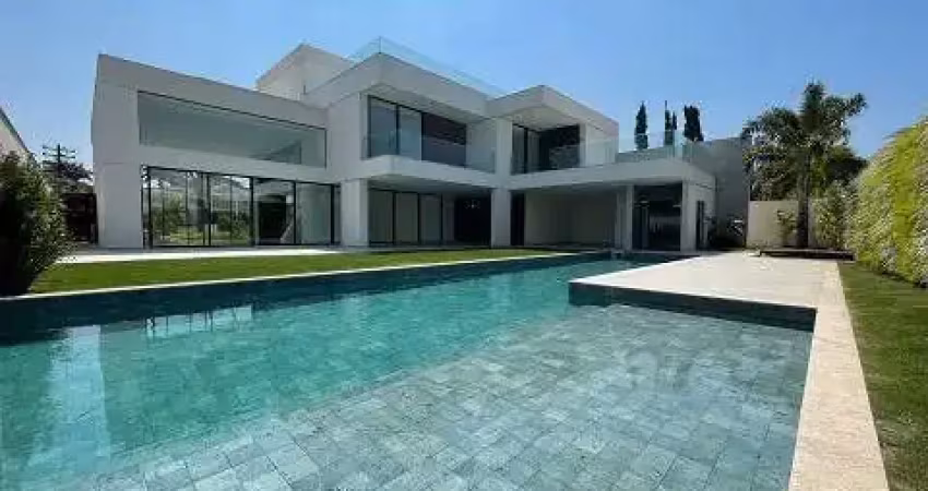 Casa duplex alto luxo de1100m² e com 5 suítes à venda no condomínio malibu barra da tijuca