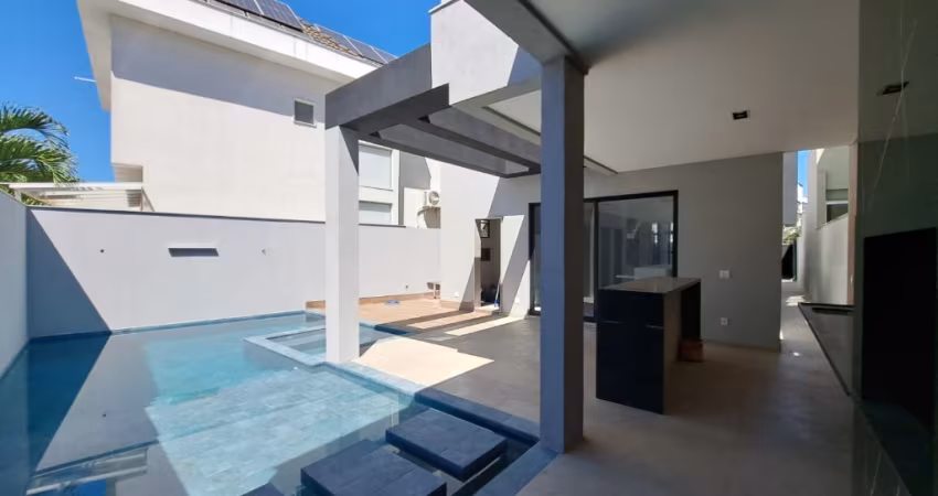 Casa à venda no Riviera del Sol com 4 Suítes e toda reformada