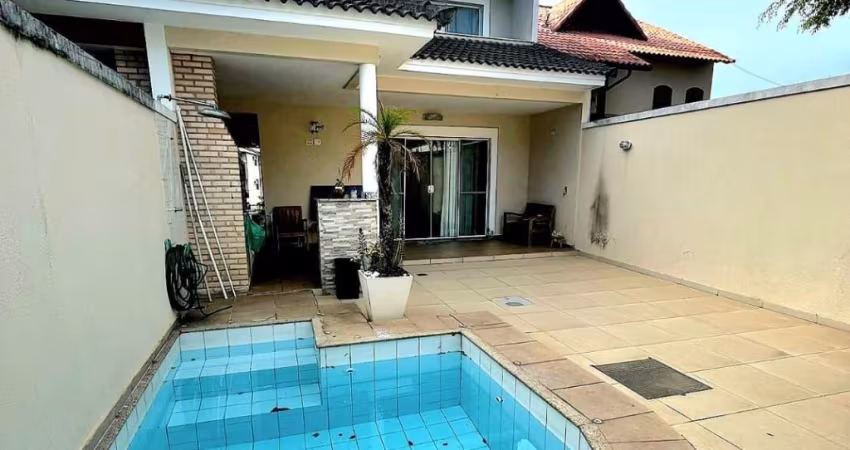 Casa Condomínio Fechado com 4 quartos a venda na Freguesia, 350m2, Vale Dourado, Freguesia - Jacarepagua