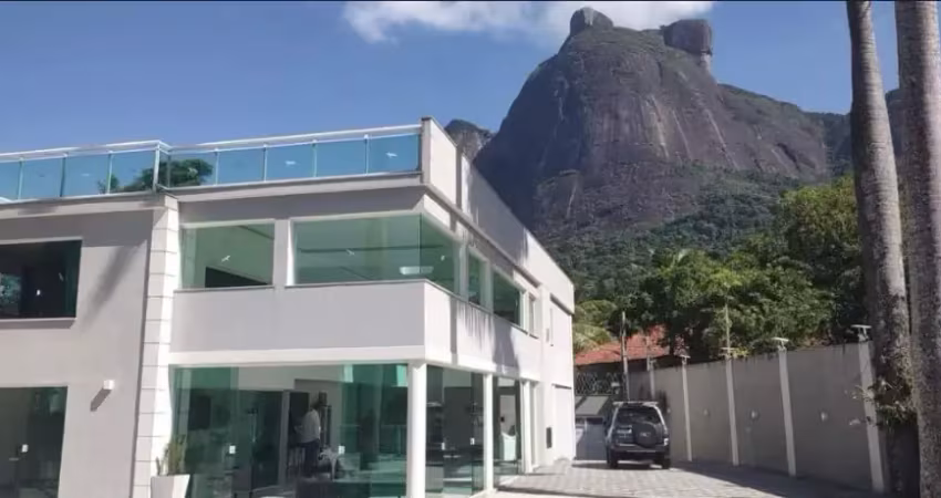Casa duplex alto padrão com 4 quartos e vista mar em são conrado