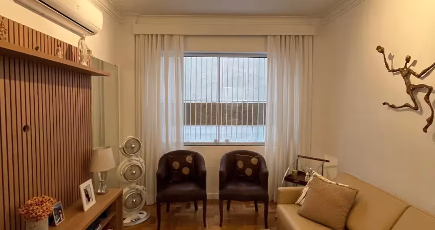 Apartamento reformado em andar baixo com 2 quartos à venda no leblon