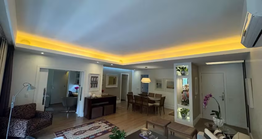 Apartamento andar médio com 3 quartos e 2 vagas à venda no leblon