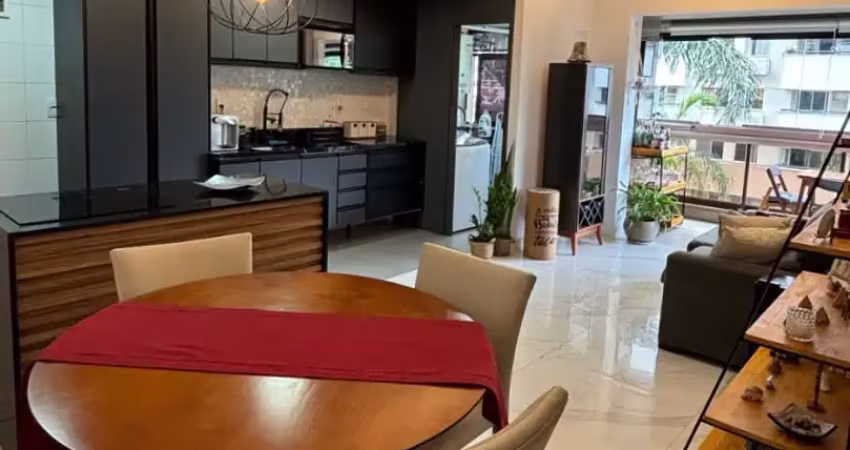 Apartamento reformado com 2 quartos à venda no condomínio via barra