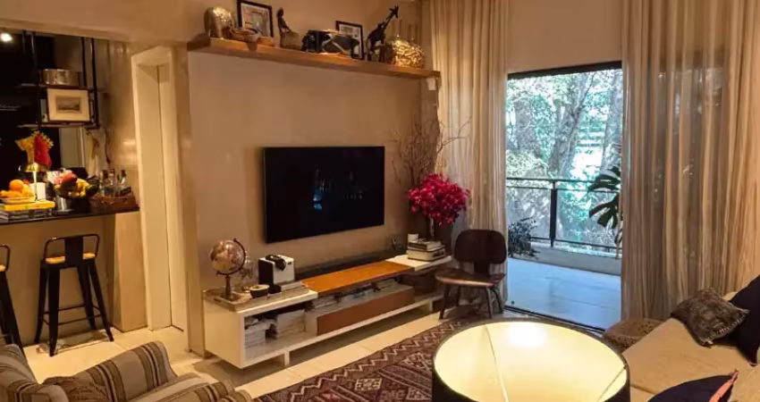 Apartamento todo reformado com vista livre à venda em localização privilegiada no jardim oceânico