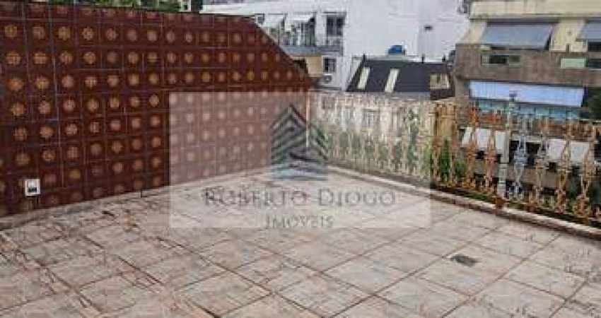 Imóvel Comercial de Alto Padrão na Barra da Tijuca - 9 Quartos, 2 Suítes, 4 Salas e 5 Vagas de Garagem - Rio de Janeiro-RJ - 982,50m².