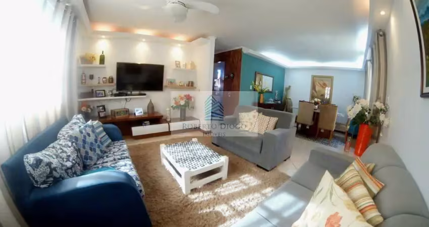 Casa de luxo à venda em niterói-rj, bairro pe pequeno: 9 quartos, 3 suítes, 4 salas, 9 banheiros, 3 vagas de garagem, 370m² de área.