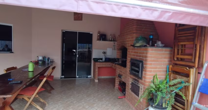 Lindo Sobrado alto Padrão Centro de Lindóia