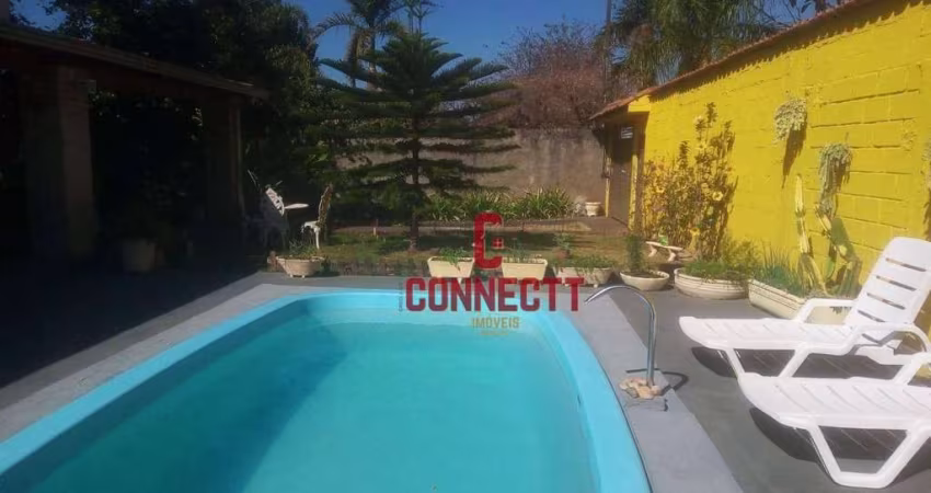 CASA DE 1000m² DE TERRENO  COM PISCINA NO CONDOMÍNIO PORTAL DOS IPÊS.