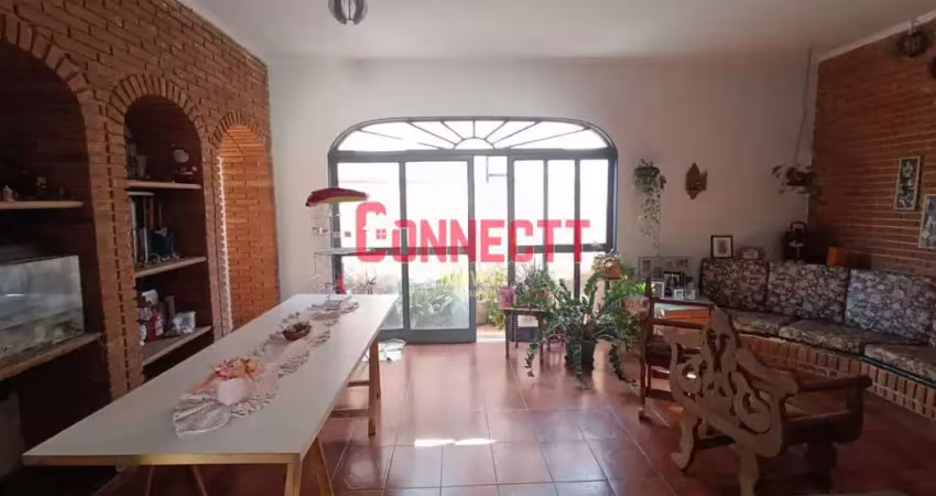 Casa de esquina com 4 quartos sendo 1 suite no bairro lagoinha.