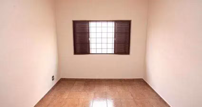 Casa de 3 quartos sendo 1 suite 4 vagas no bairro monte alegre.