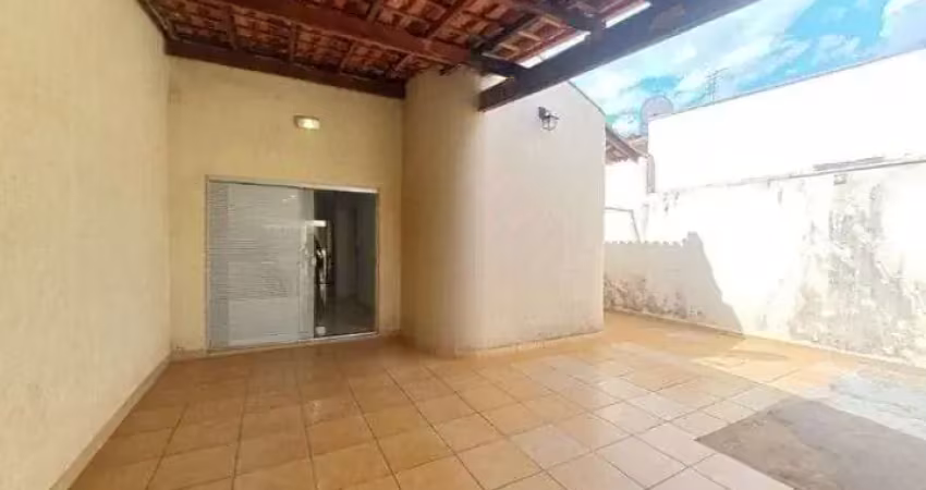 Casa de 2 quartos 2  vagas  + edícula no  bairro presidente médici