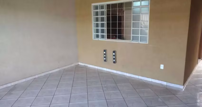 Casa de 3 quartos sendo 1 suite 2 vagas no planalto verde.