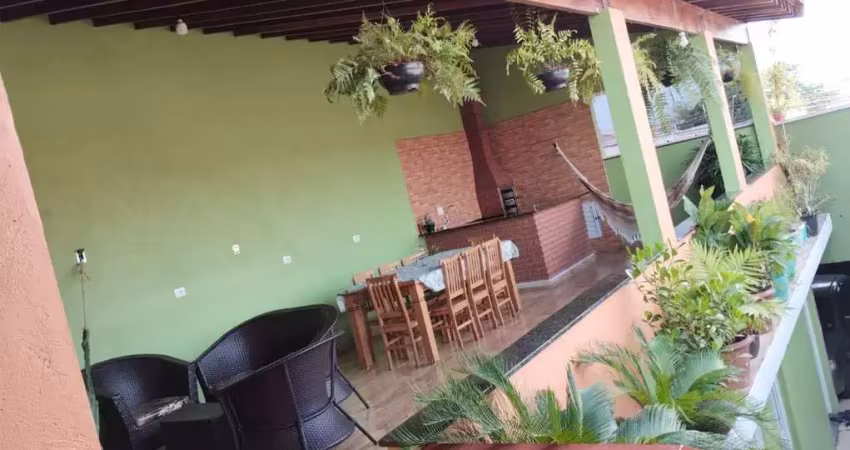 Casa de 3 quartos sendo 2 suites  varanda com churrasqueira e 2 vagas  no heitor rigon