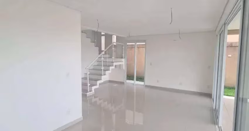 Casa sobrado em condomínio de 3 suites 4 vagas no bairro vila do golfe.
