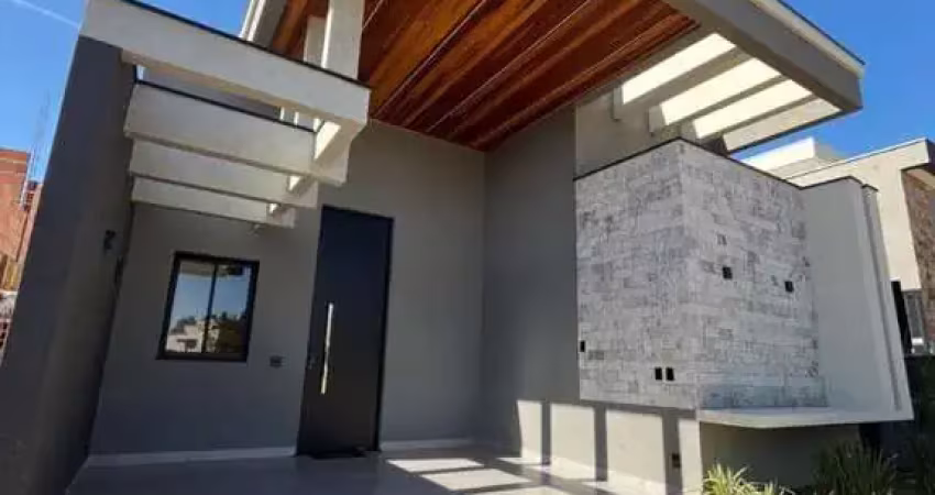 Casa de 3 quartos sendo 1 suite 4 vagas e piscina em condomínio.