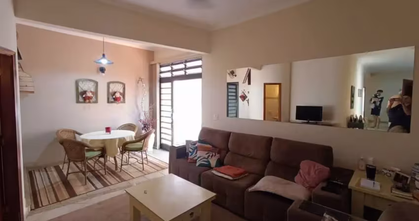 Casa 3 quartos sendo 1 suite piscina e 3 vagas de garagem no bairro irajá