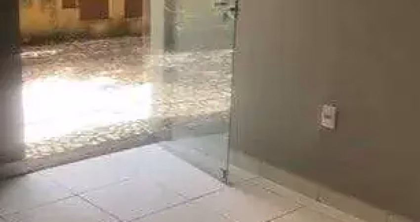 Sala comercial de 28m² com banheiro e copa no bairro presidente médici.