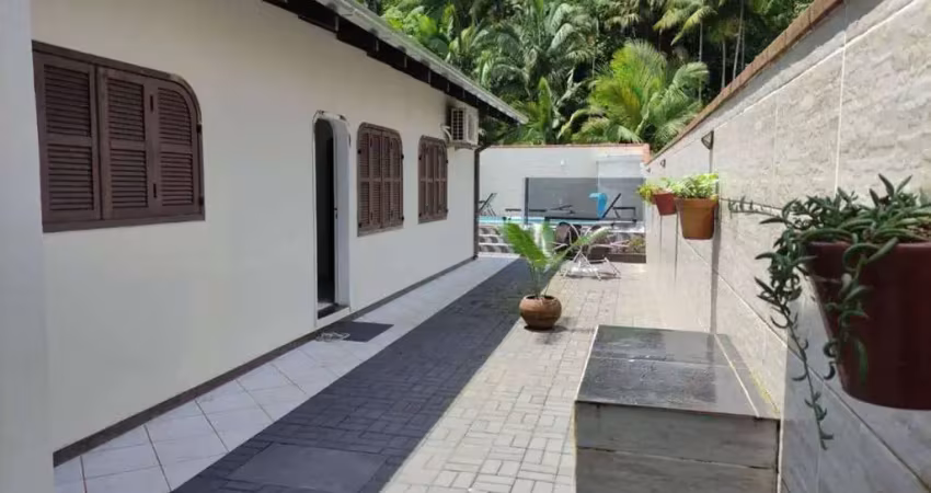 Casa com 2 quartos à venda no Centro, Guaramirim 