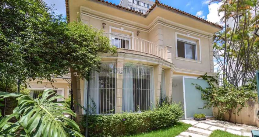 Casa de vila, com 380m² , 4 quartos (2 suítes) , 4 banheiros, elevador, com sala para 4 ambientes