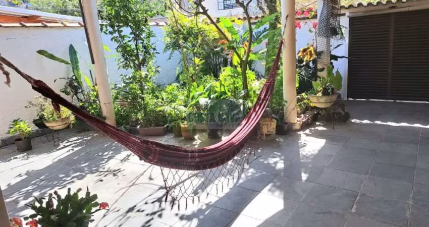 Casa térrea de 90 m² , proximo á balsa com 2 dormitórios, garagem coberta, guarujá