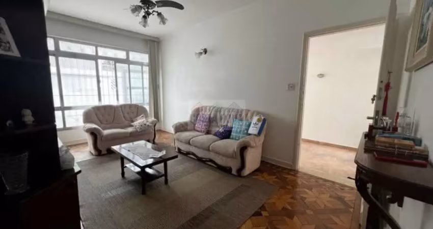 Casa sobreposta baixa à venda na ponta da praia, em santos.