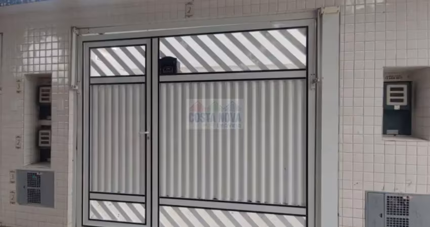 Casa assobradada de 130m² com 3 suítes, vaga de garagem privativa na ponta da praia em santos