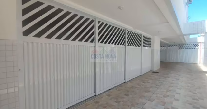 Casa assobradada de 150m² com 3 suítes, vaga de garagem privativa no boqueirão em santos