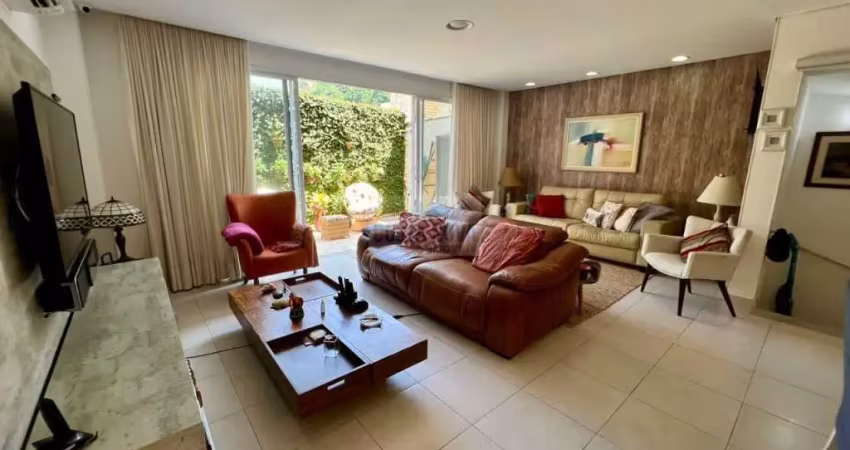 Casa mobiliada 218 m2, 3 dormitórios, 2 banheiros e 4 vagas no guarujá ( aceita permuta )