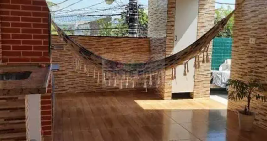 Sobrado de 325m², com 4 casas, 1 garagem . ótimo para investimento de moradias ou locação
