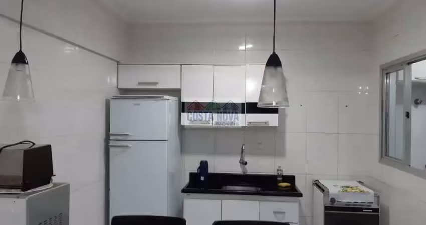Apartamento com 64m², de 1 quarto e sala, a uma quadra da praia