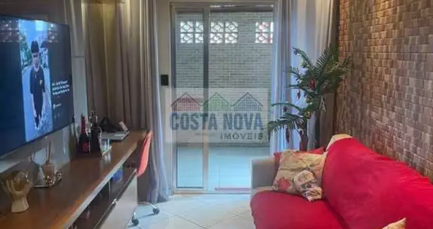 Casa sobreposta alta, com 2 quartos e varanda gourmet