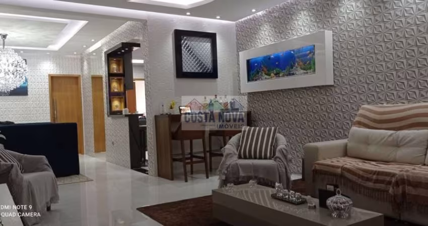 Casa térrea sobreposta 250m², 3 dormitórios (3 suítes), 6 banheiros, 2 vagas na Ponta da Praia