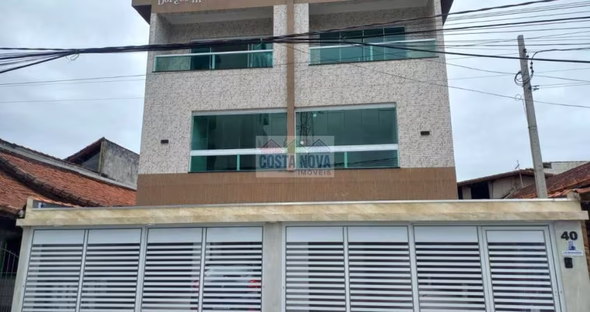 Casa em condomínio de  dois dormitórios próximo a praia e ao novo shopping.