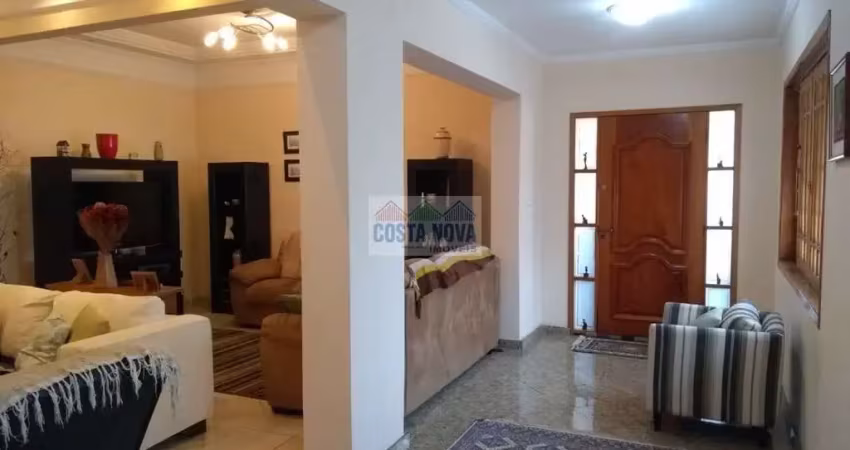 Casa à venda no bairro Jardim São Paulo com 300m² com 3 dormitórios, sendo os 3 suítes e 6 vagas