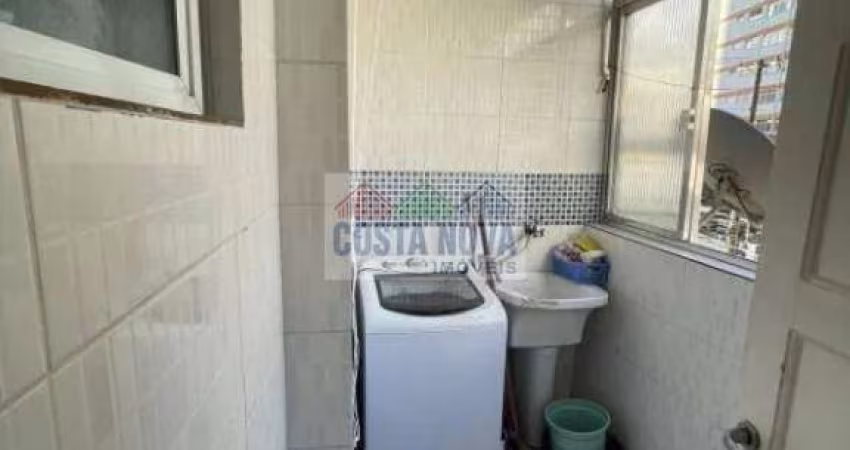 Apartamento com 3 quartos, 2 banheiros, 1 vaga, a 3 quadras da praia do Boqueirão